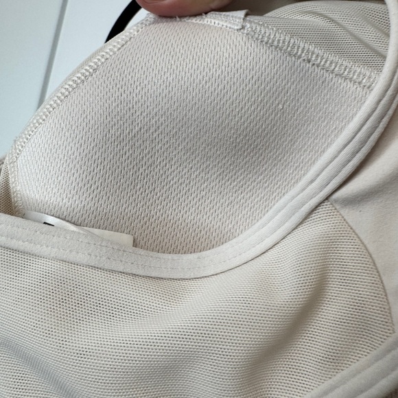 Gymshark Mesh Neckline Sports Bra White - Picture 8 of 9